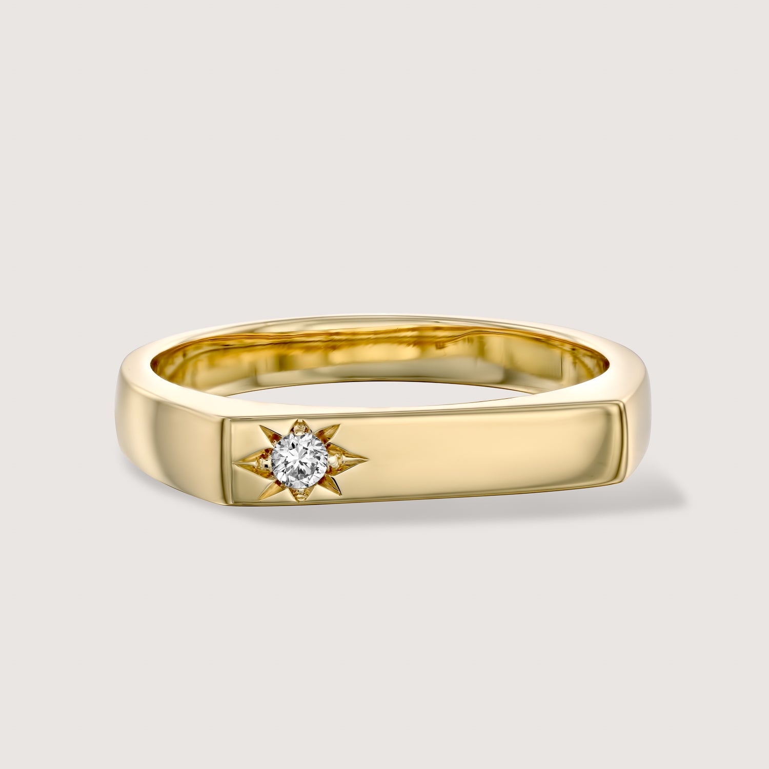 טבעת שרלוט עם יהלום לבן בשיבוץ כוכב